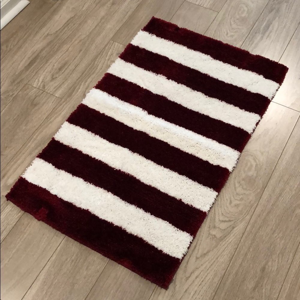 NWOT Red and White Rug